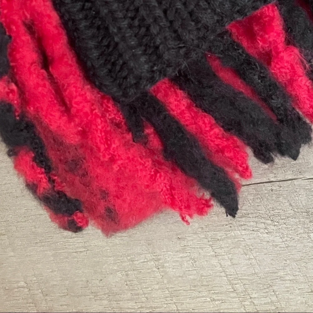 Steve Madden Red Plaid Buffalo Check Cozy Scarf & Pom Pom Hat Gift Set NWT